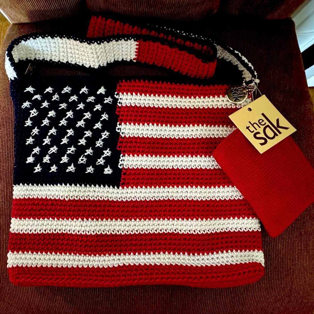 THE SAK *LIBERTY* NWT PATRIOTIC FLAG HANDBAG  AND CLUTCH PURSE RED/WHITE/BLUE